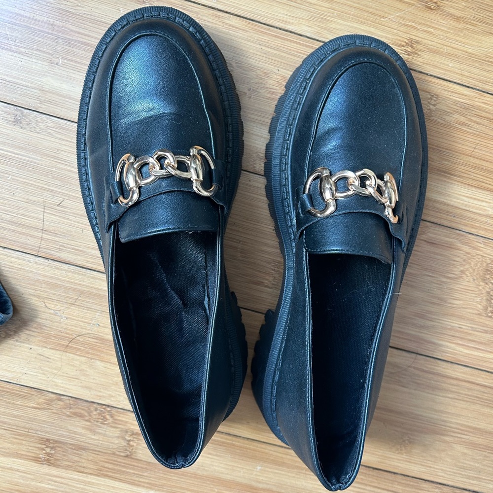 Women’s black loafers, gold buckle, size 8